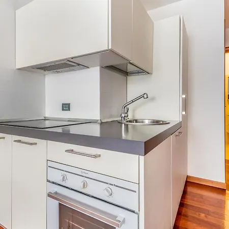 Brand New Centrale Via Soperga- 2pax- Wifi Apartment Milan